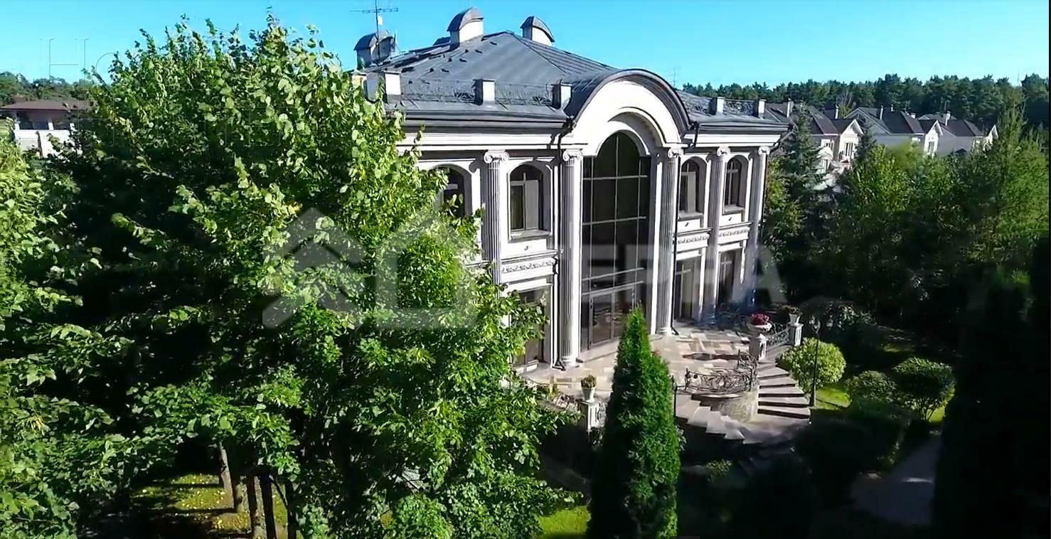 2-этажный коттедж 1 360 м² с отделкой