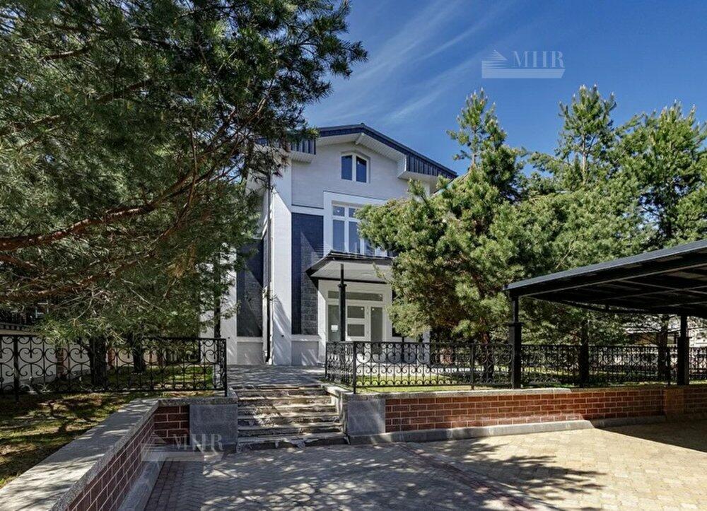 2-этажный коттедж 445.4 м² с отделкой