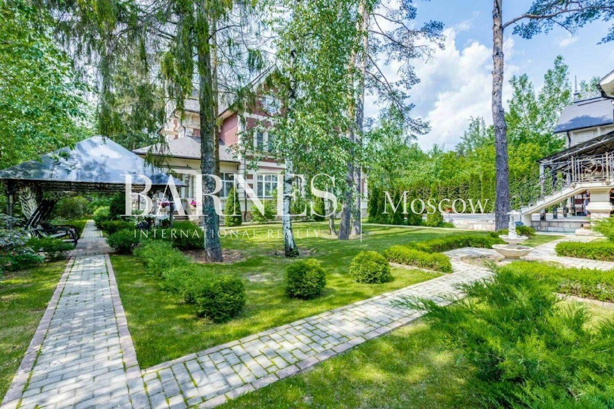 3-этажный коттедж 580 м² с отделкой