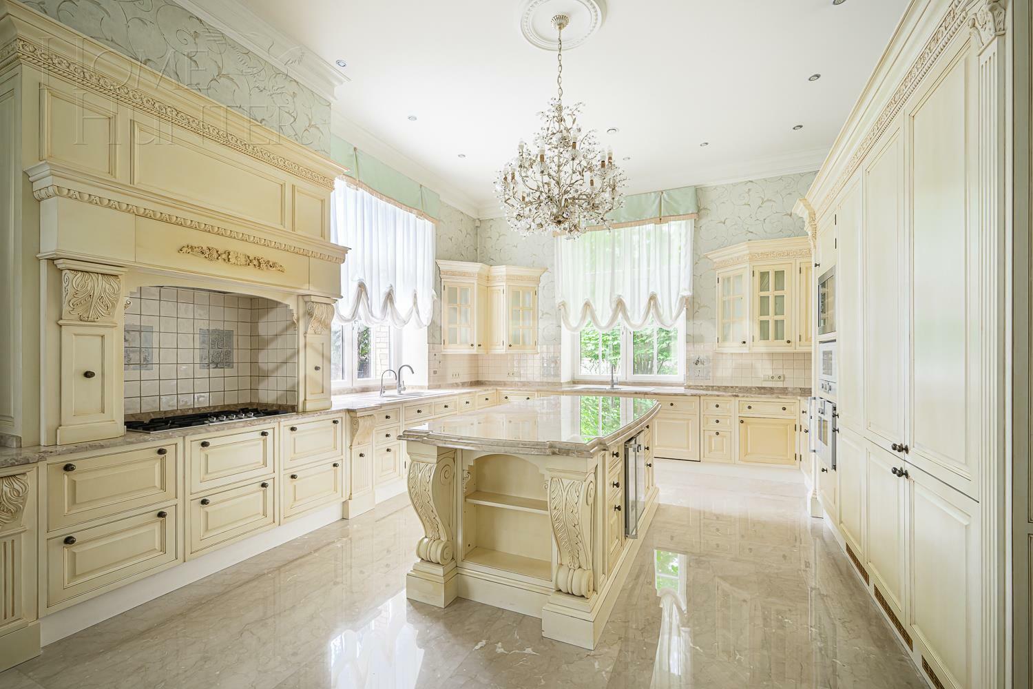 2-этажный коттедж 680 м² с отделкой