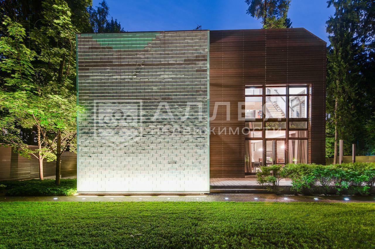 4-этажный коттедж 1 100 м² с отделкой