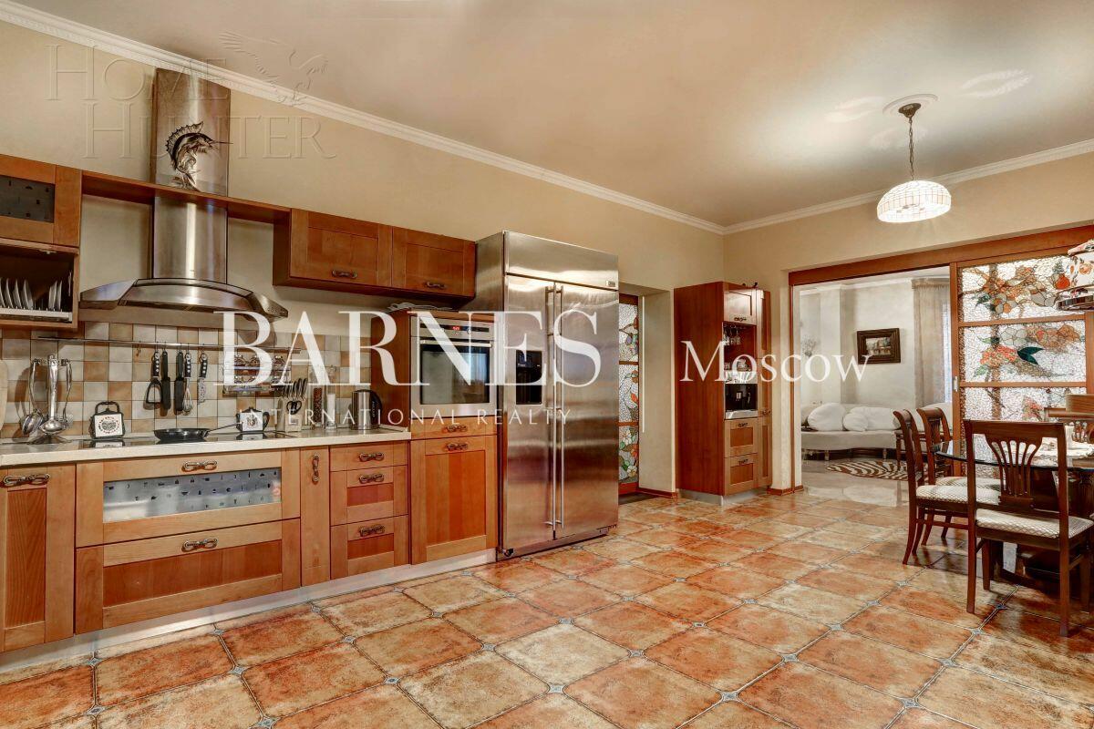 2-этажный коттедж 300 м² с отделкой