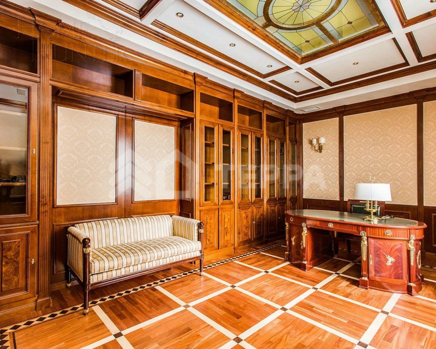 3-этажный коттедж 1 000 м² с отделкой