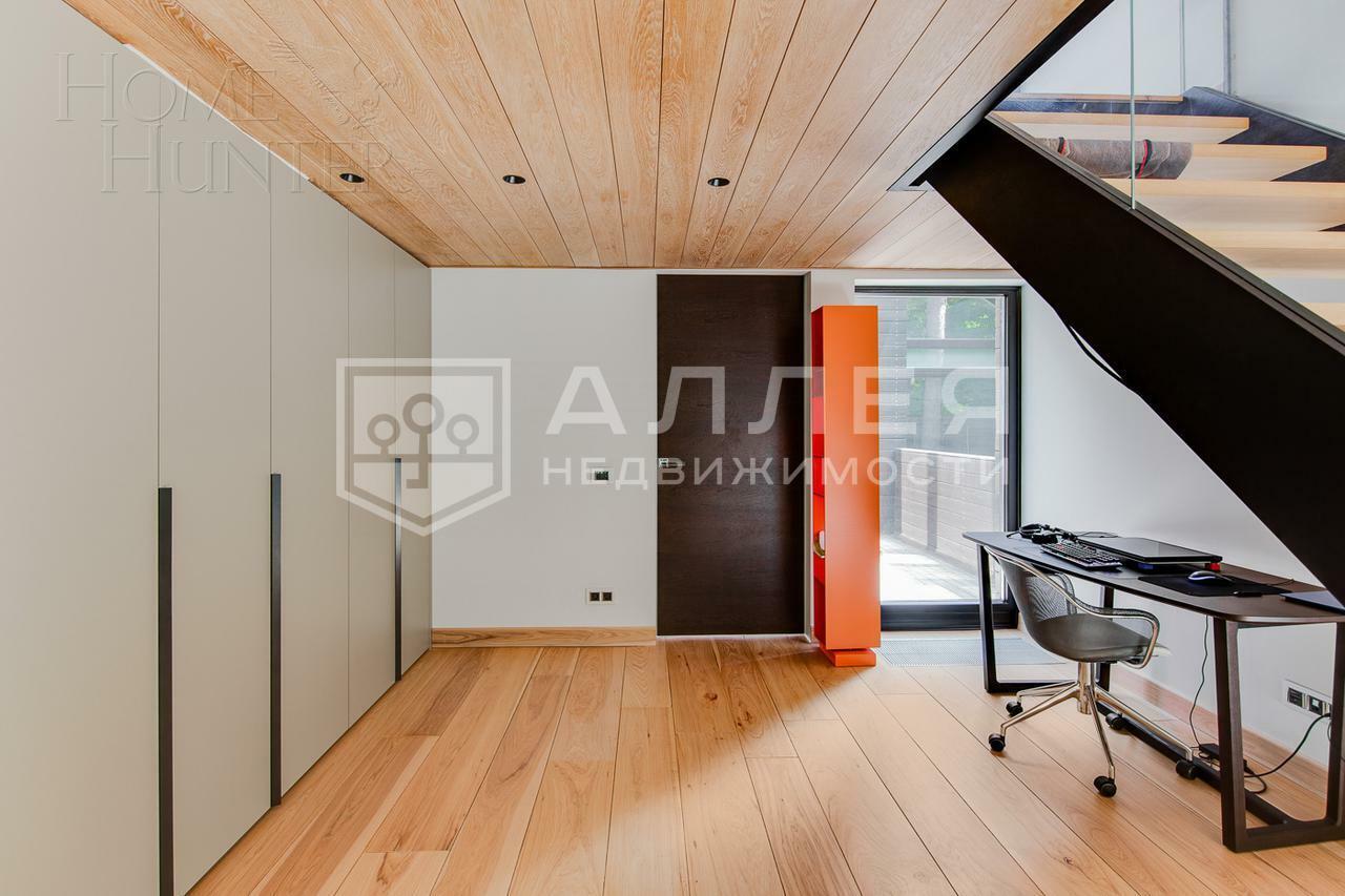 4-этажный коттедж 1 100 м² с отделкой