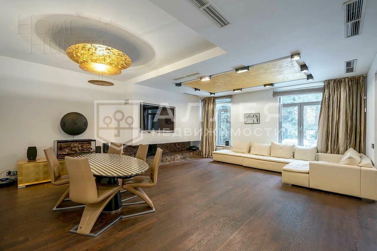 3-этажный таунхаус 350 м² с отделкой