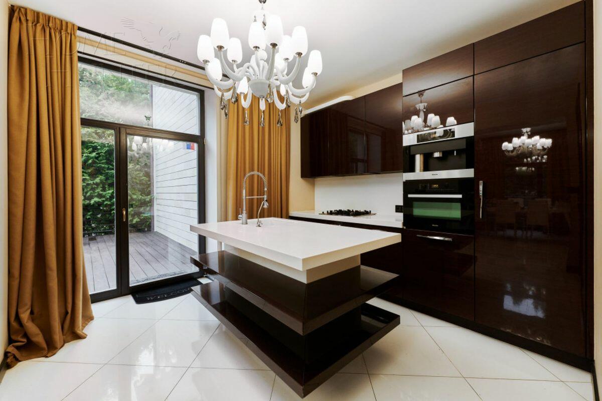 2-этажный коттедж 500 м² с отделкой