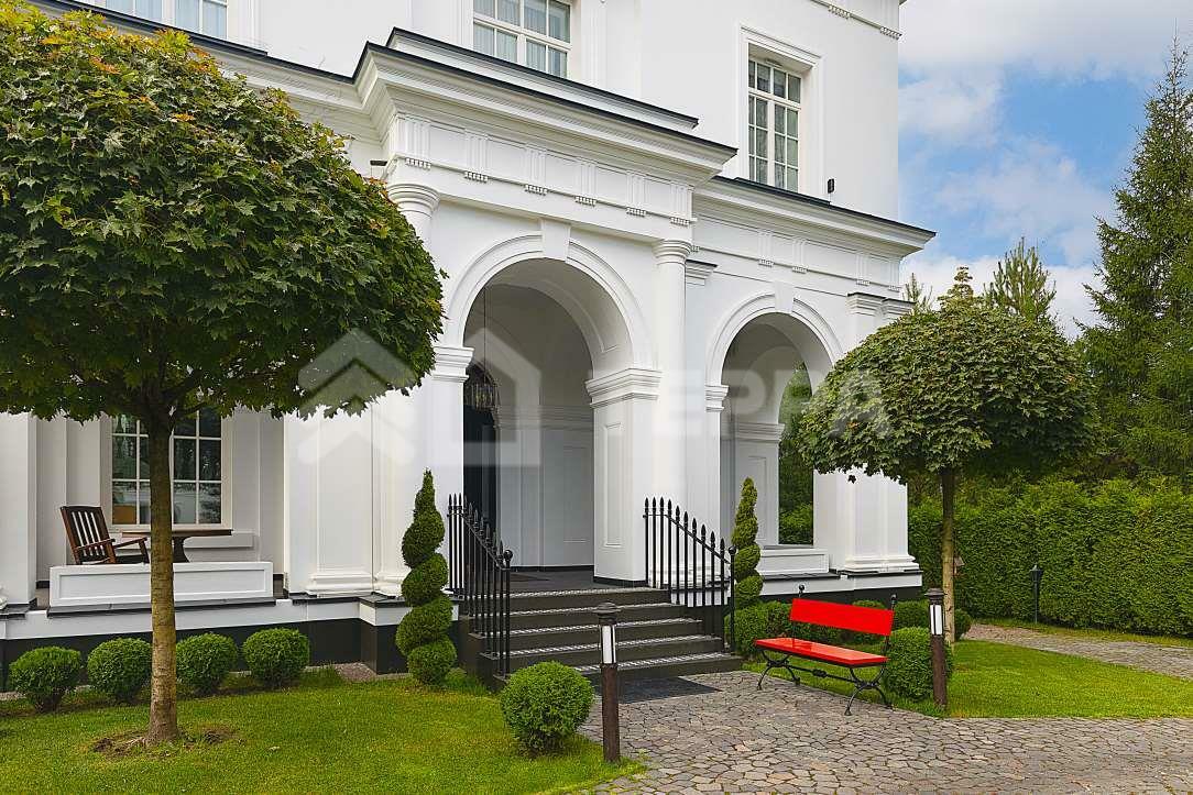 2-этажный коттедж 2 000 м² с отделкой