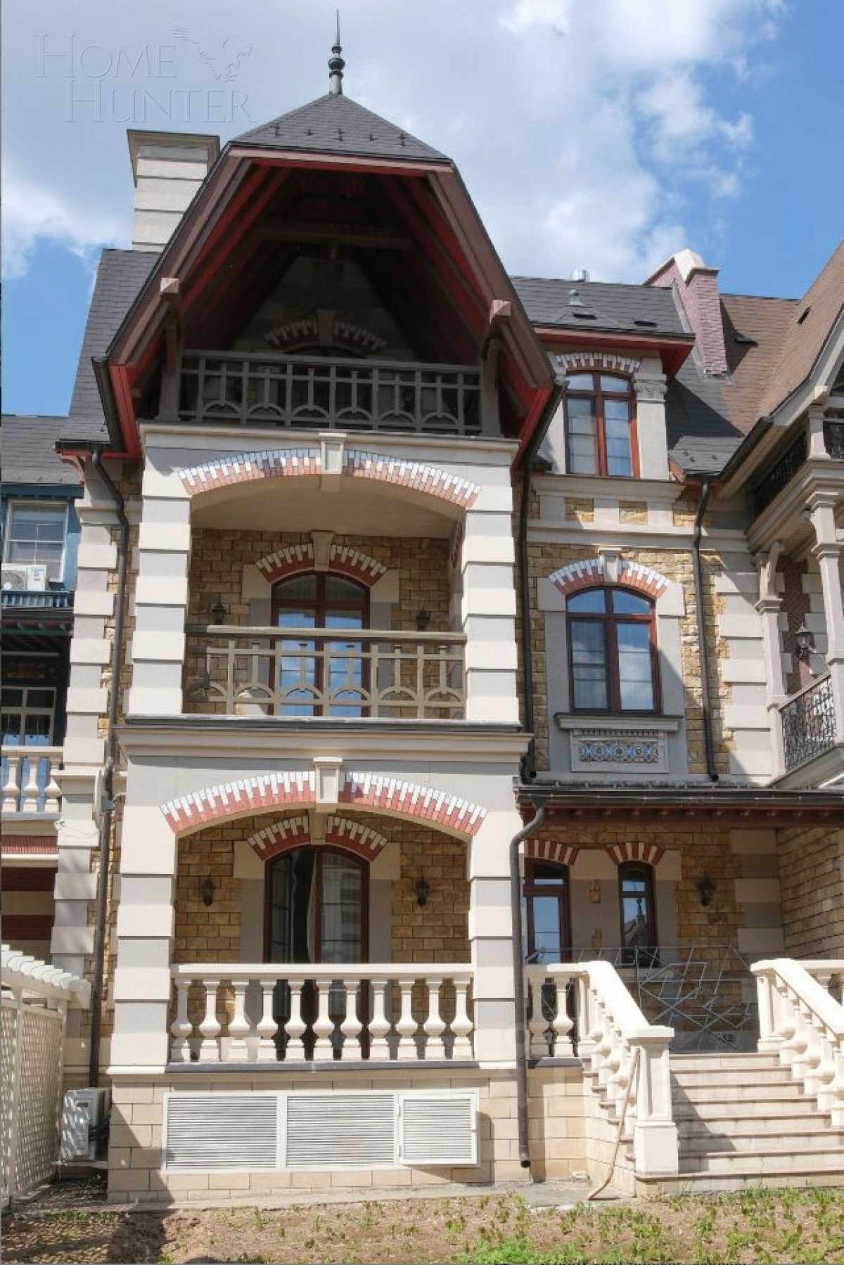 3-этажный таунхаус 327 м² с отделкой