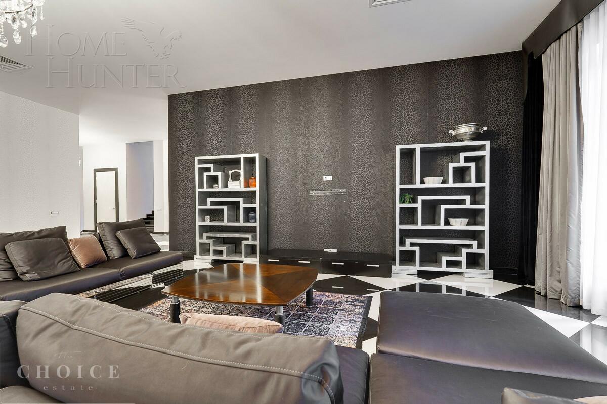 3-этажный коттедж 1 300 м² с отделкой