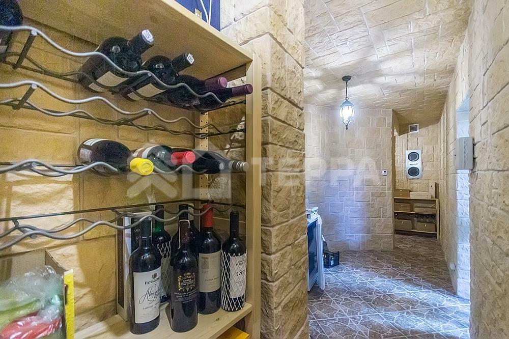 2-этажный коттедж 1 100 м² с отделкой