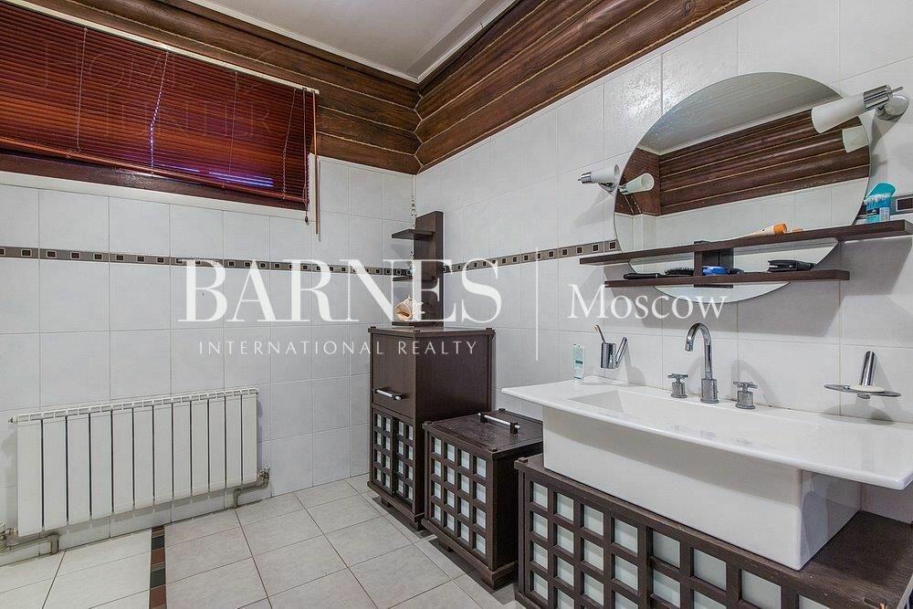 3-этажный коттедж 700 м² с отделкой