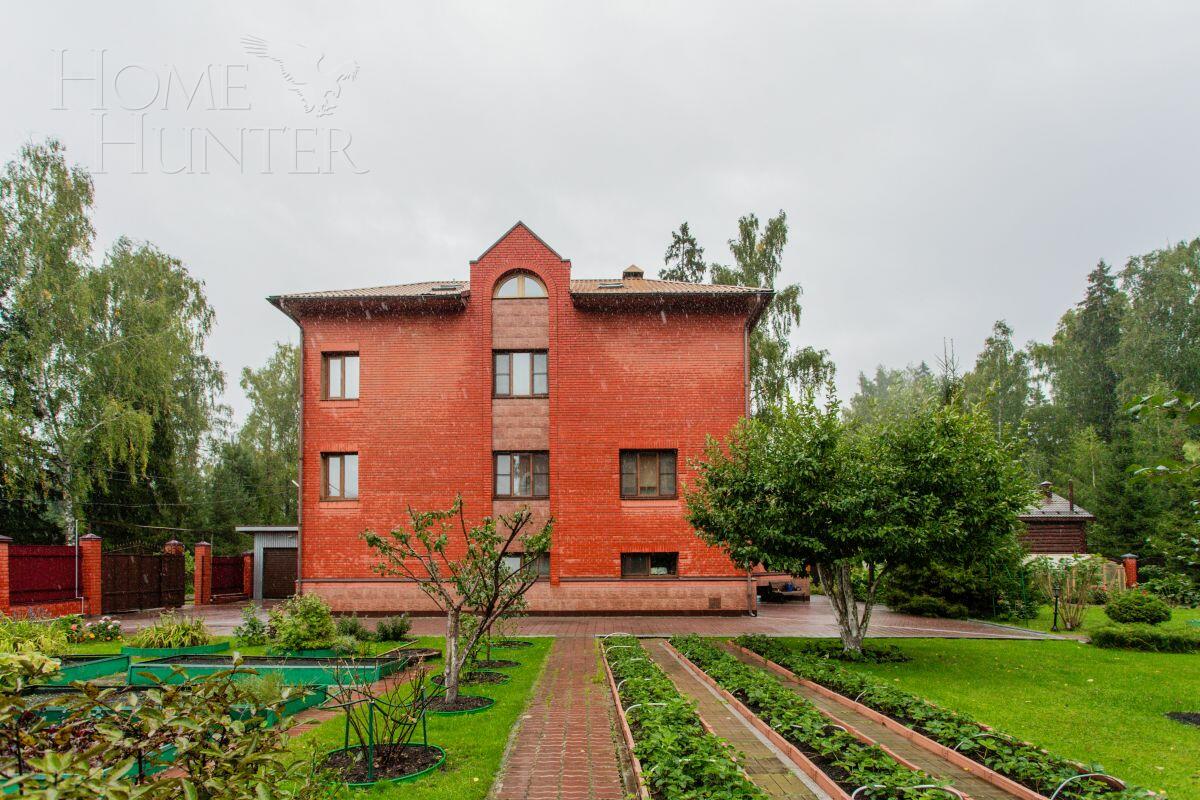 2-этажный коттедж 880 м² с отделкой