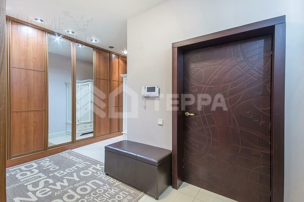 3-этажный таунхаус 450 м² с отделкой