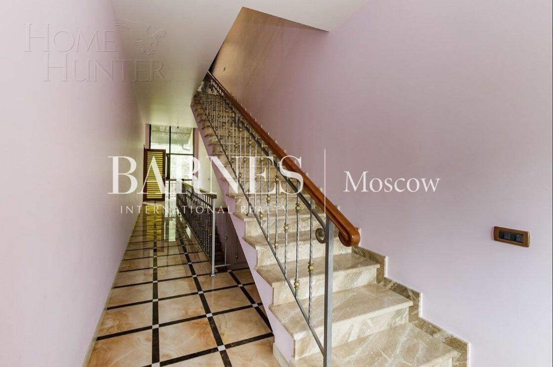 3-этажный таунхаус 350 м² с отделкой