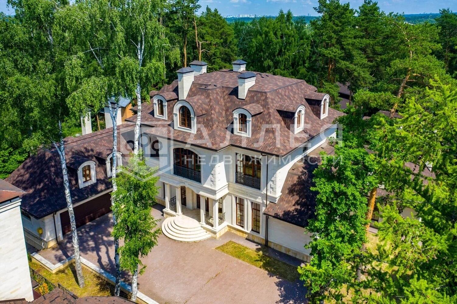 3-этажный коттедж 1 200 м² без отделки