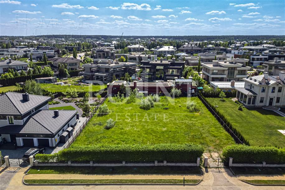 Участок 18 сот. в охраняемом поселке