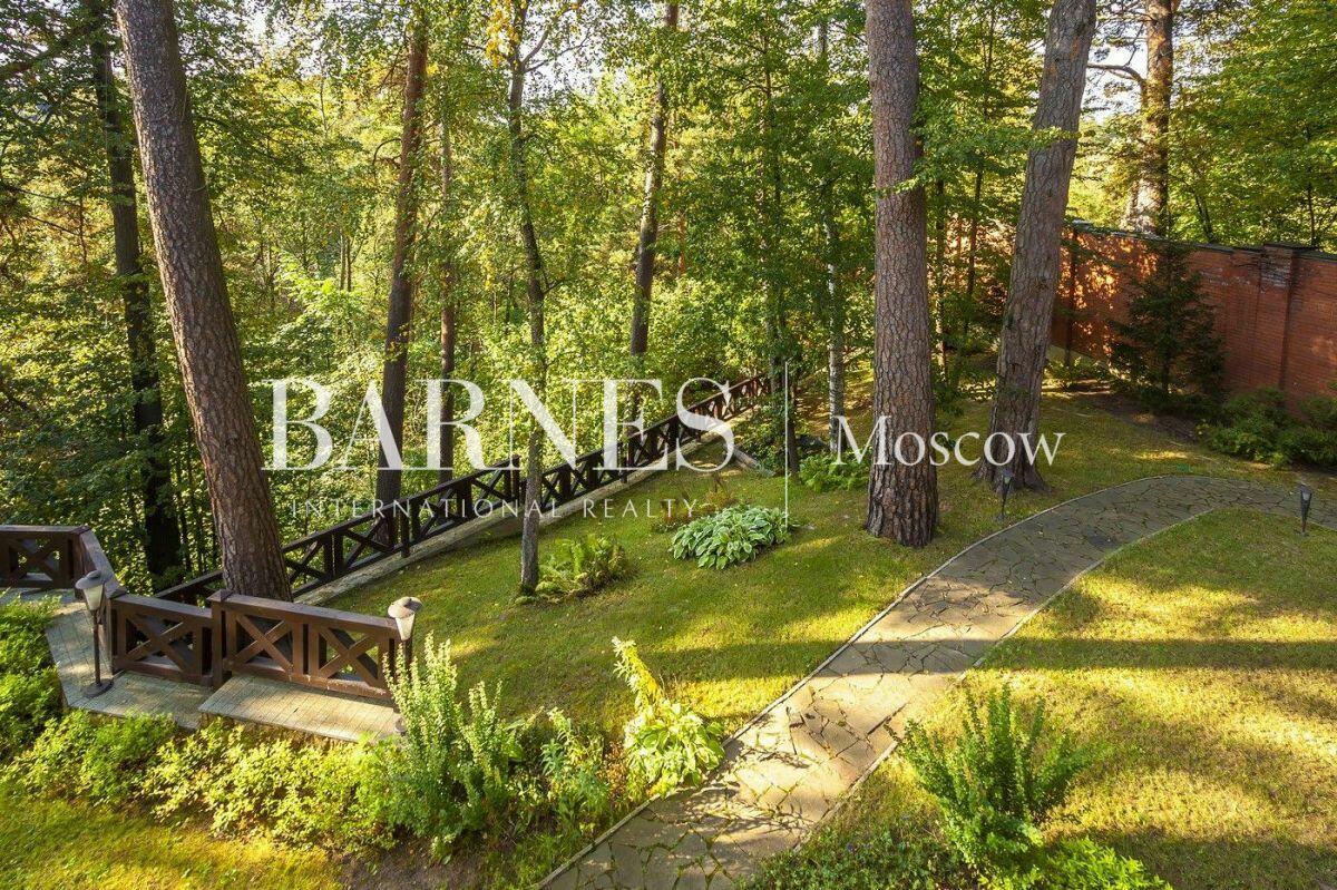 3-этажный коттедж 1 000 м² с отделкой