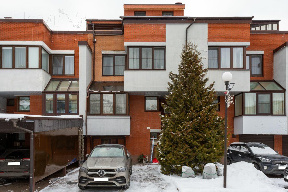 3-этажный таунхаус 300 м² с отделкой