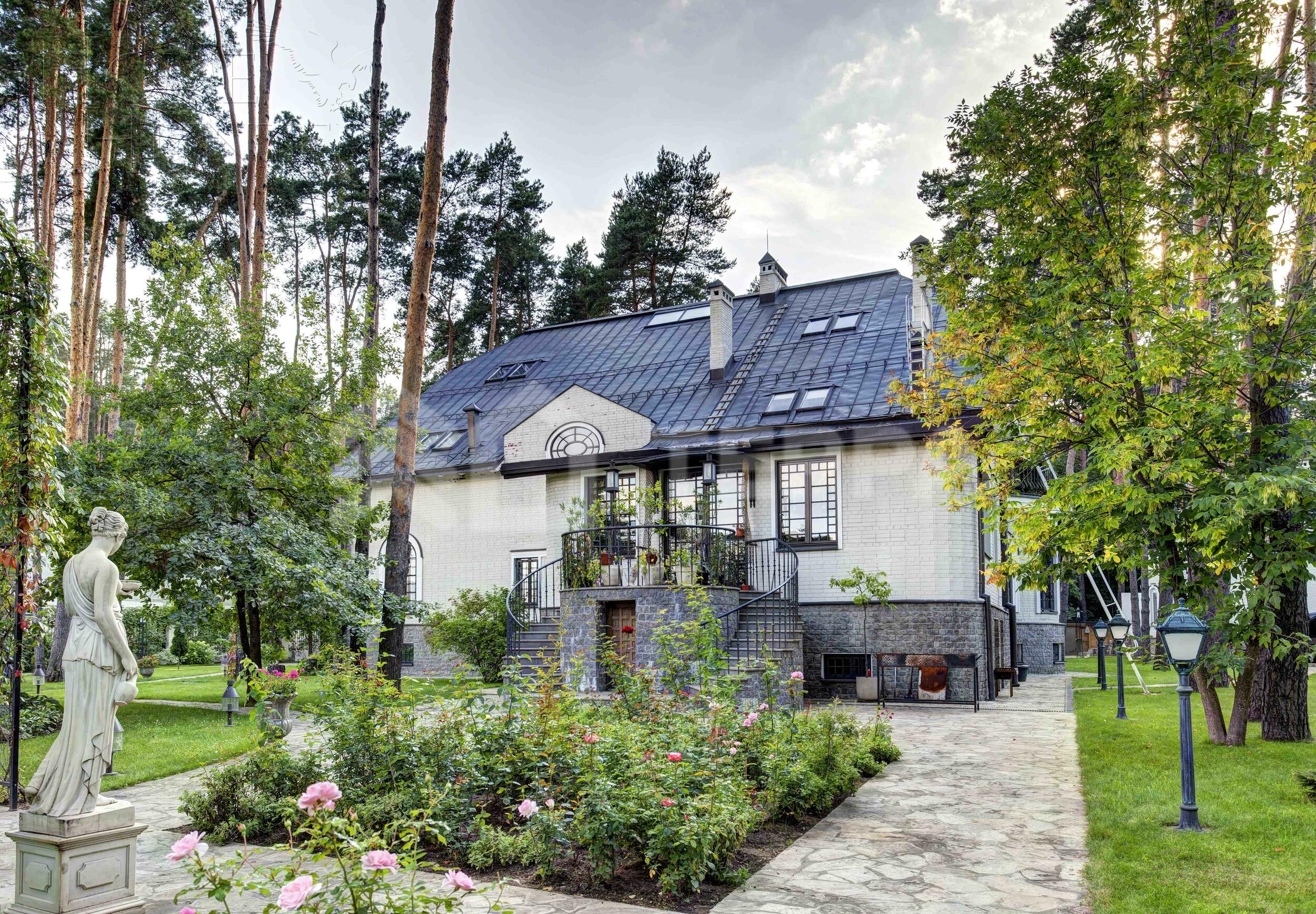 2-этажный коттедж 1 500 м² с отделкой