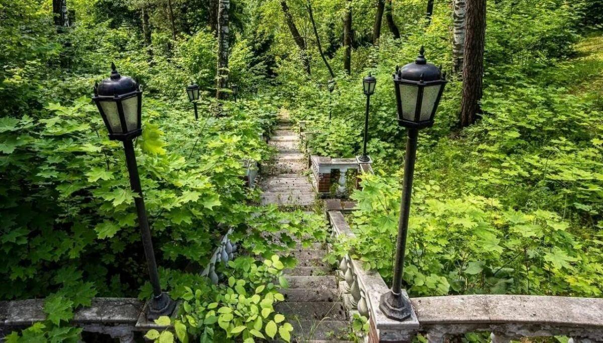 3-этажный коттедж 1 600 м² с отделкой