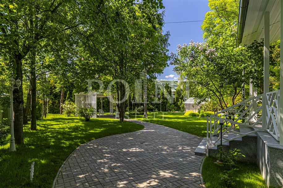 3-этажный коттедж 400 м² с отделкой