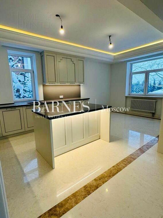 2-этажный коттедж 400 м² с отделкой