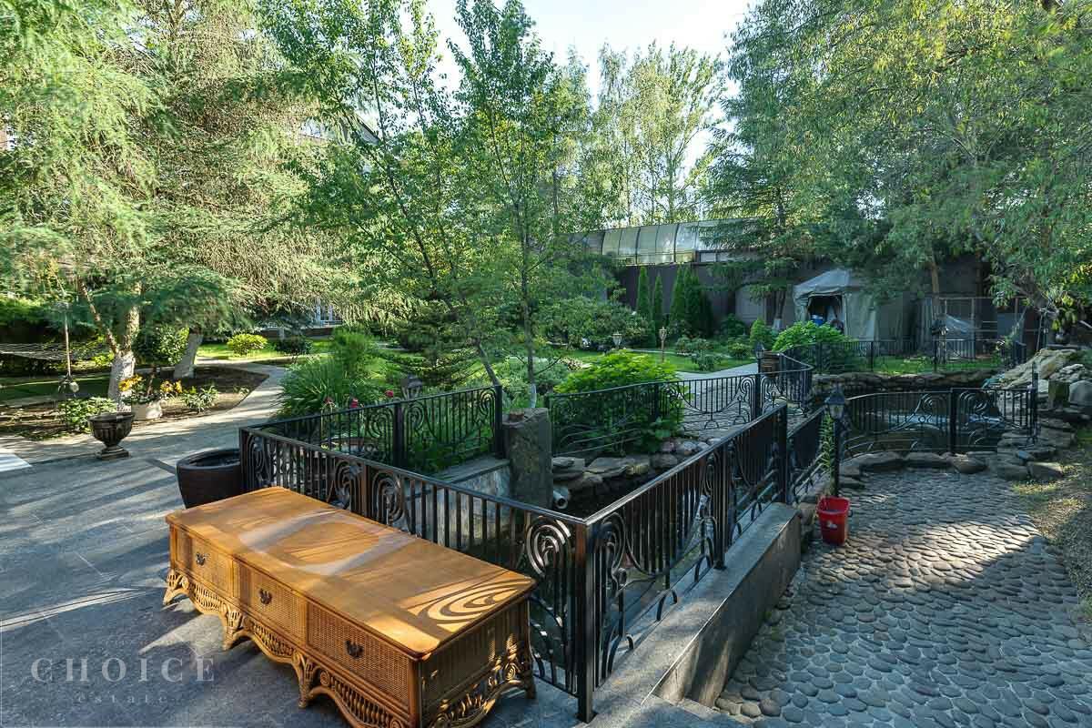 4-этажный коттедж 1 200 м² с отделкой