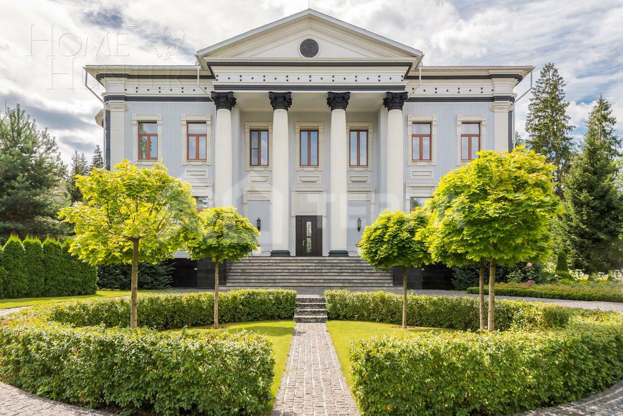 2-этажный коттедж 1 100 м² с отделкой