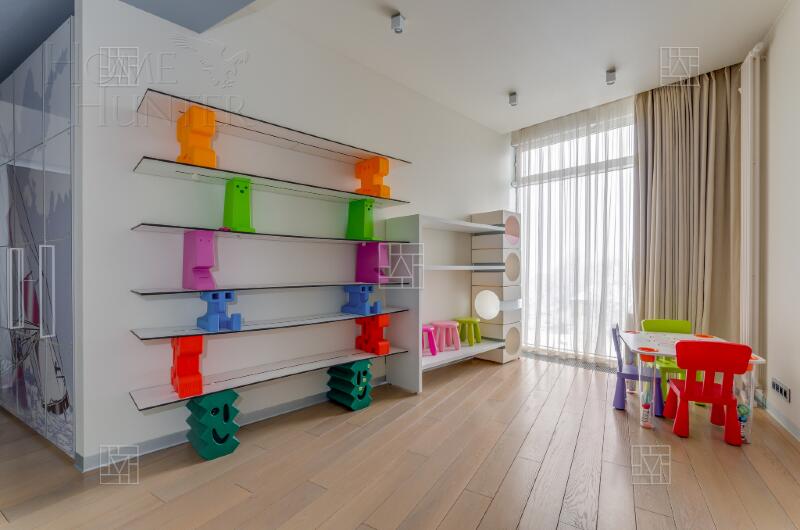 7-КОМН. КВАРТИРА С ОТДЕЛКОЙ 330 М² НА 2 ЭТАЖЕ