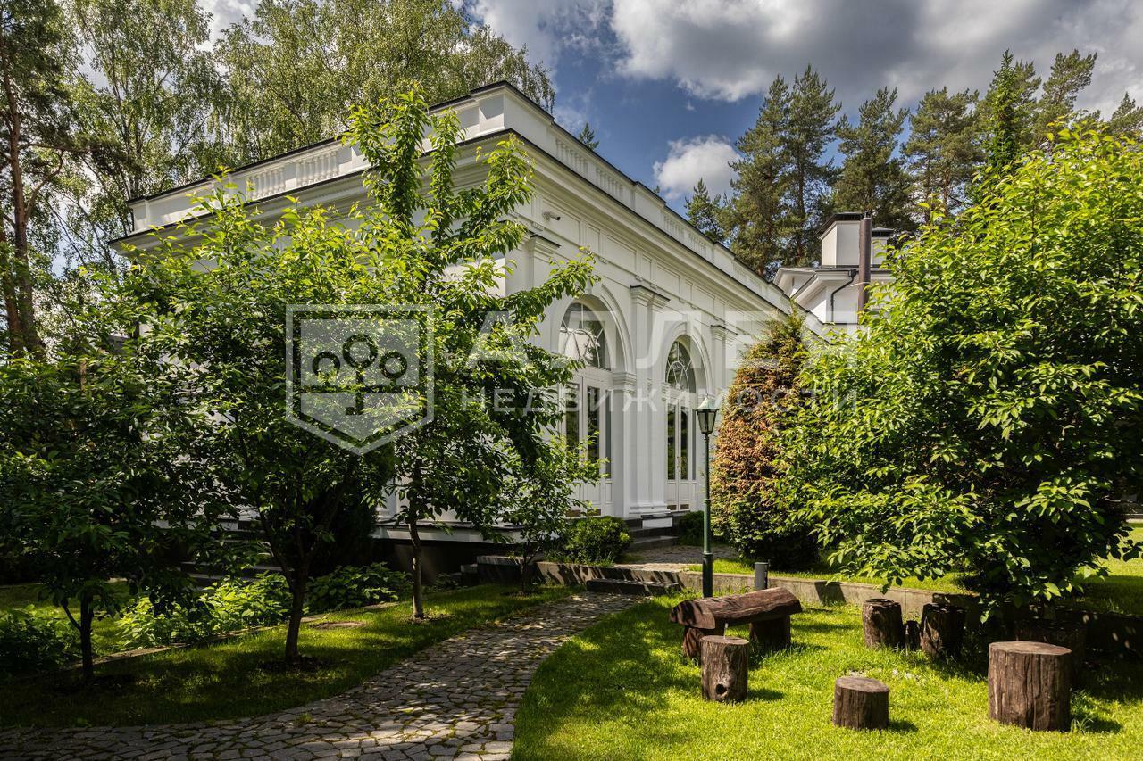 2-этажный коттедж 2 000 м² с отделкой