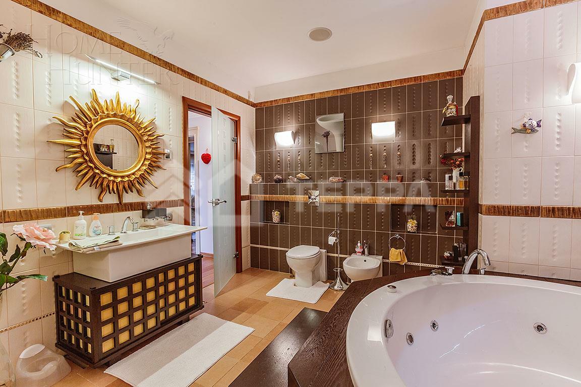 2-этажный коттедж 720 м² с отделкой