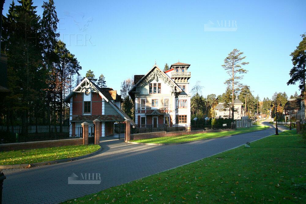 3-этажный коттедж 697 м² с отделкой