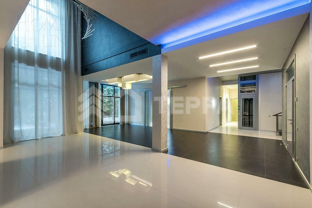 2-этажный коттедж 1 100 м² с отделкой