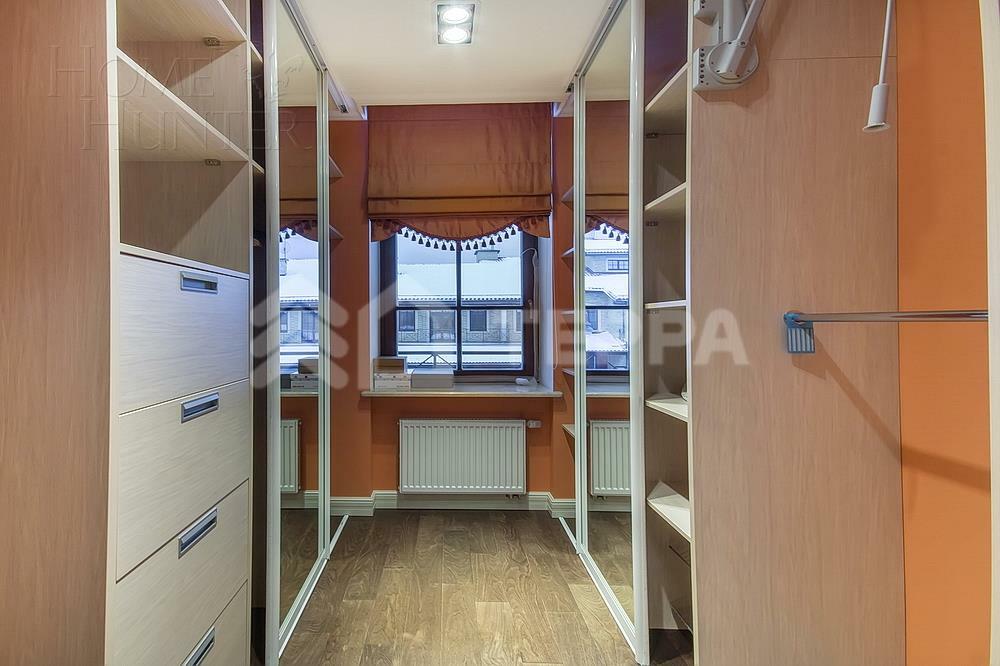 3-этажный таунхаус 450 м² с отделкой