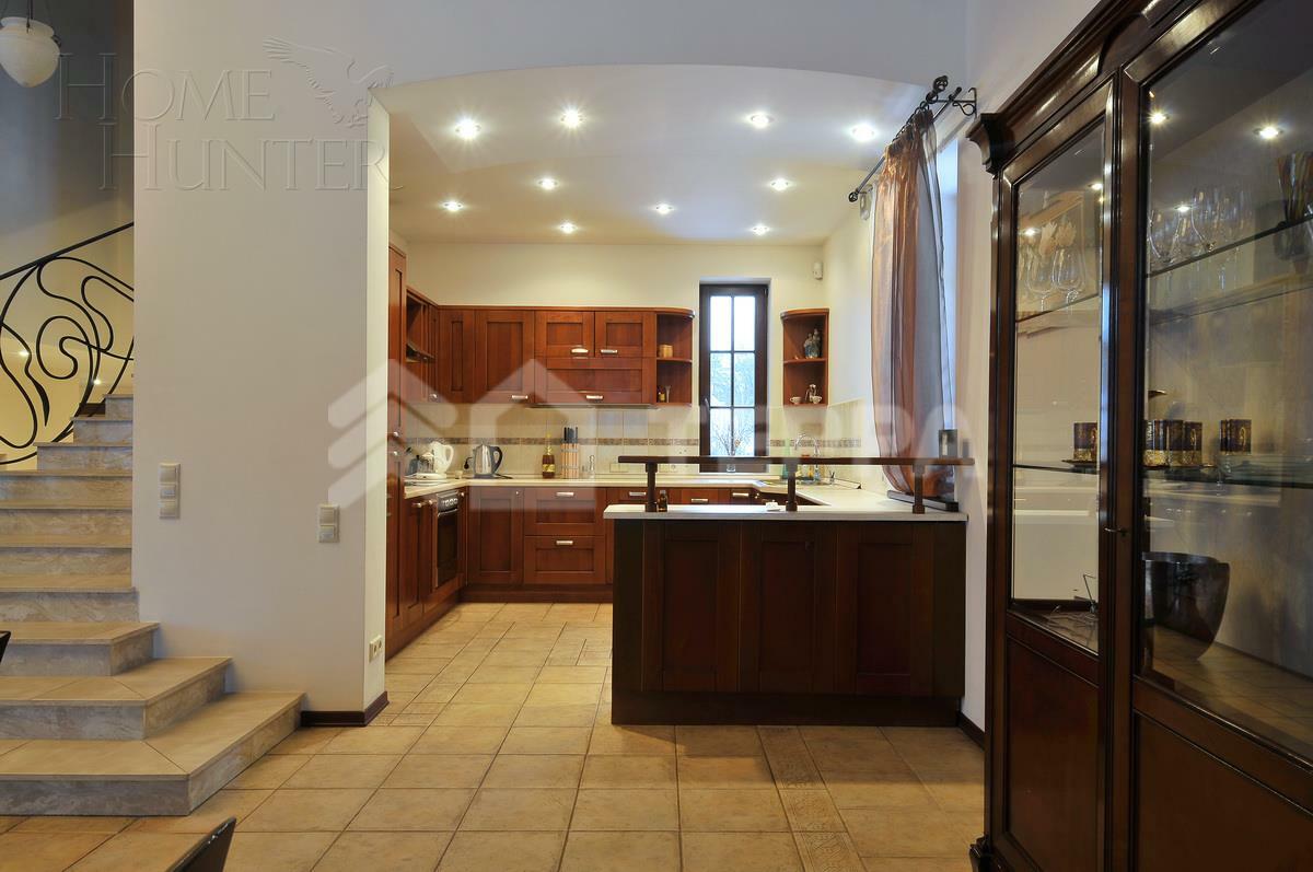 2-этажный коттедж 650 м² с отделкой