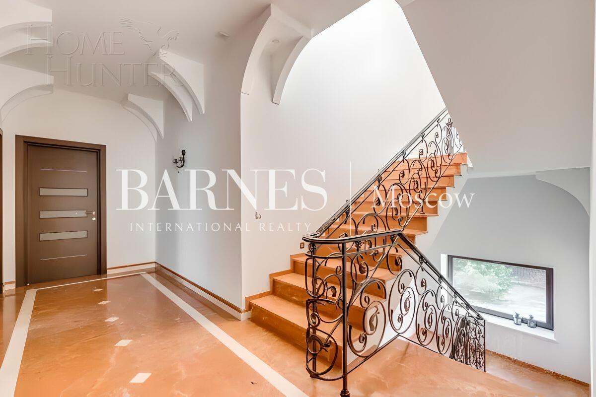 2-этажный коттедж 800 м² с отделкой