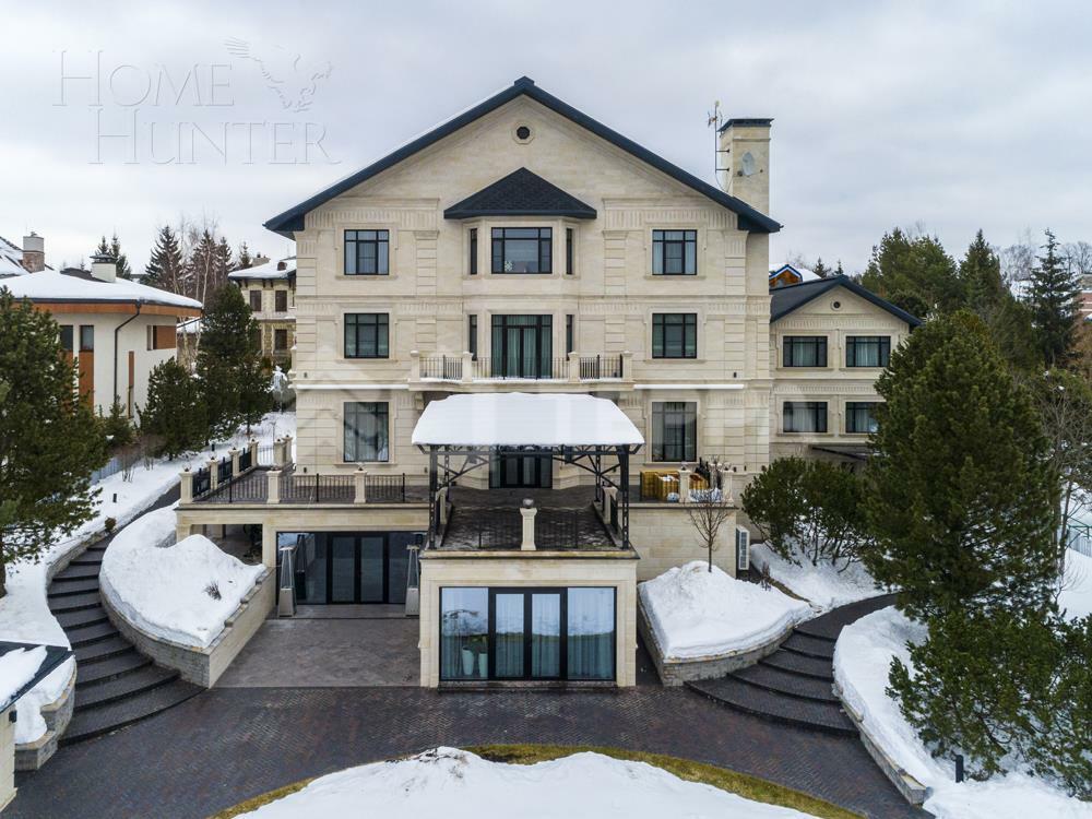 3-этажный коттедж 1 100 м² с отделкой