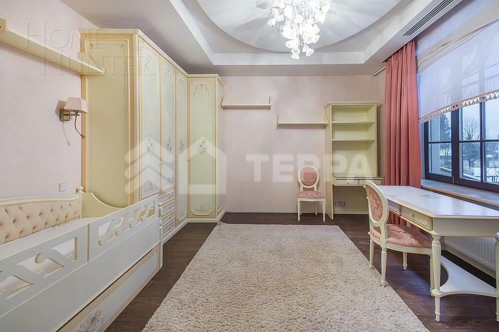 3-этажный таунхаус 450 м² с отделкой