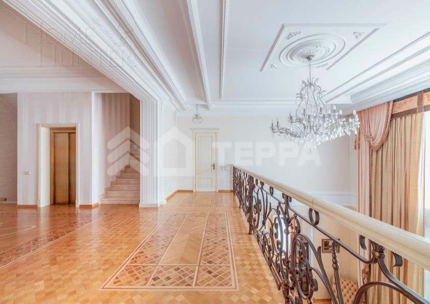 3-этажный коттедж 1 800 м² с отделкой