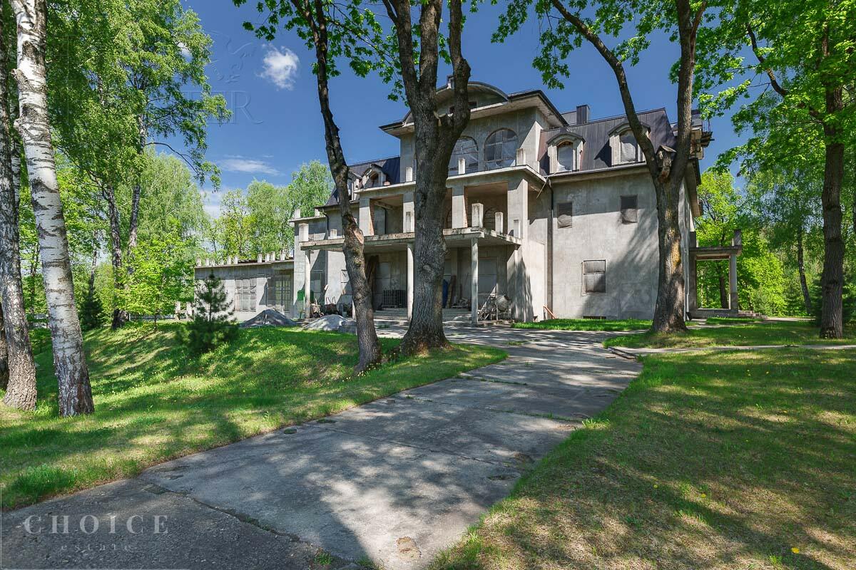 3-этажный коттедж 2 350 м² без отделки