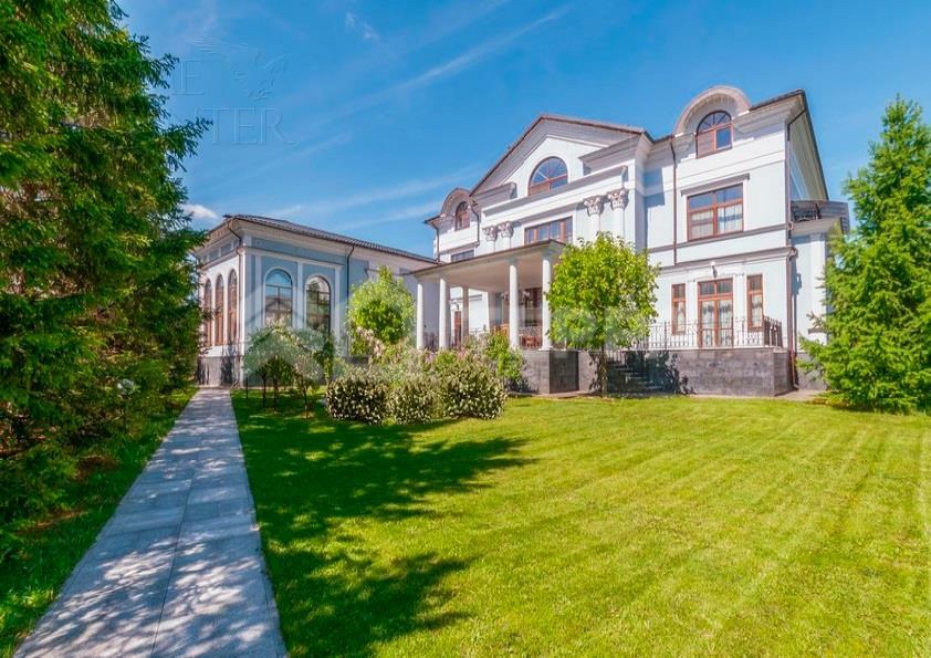 3-этажный коттедж 1 800 м² с отделкой