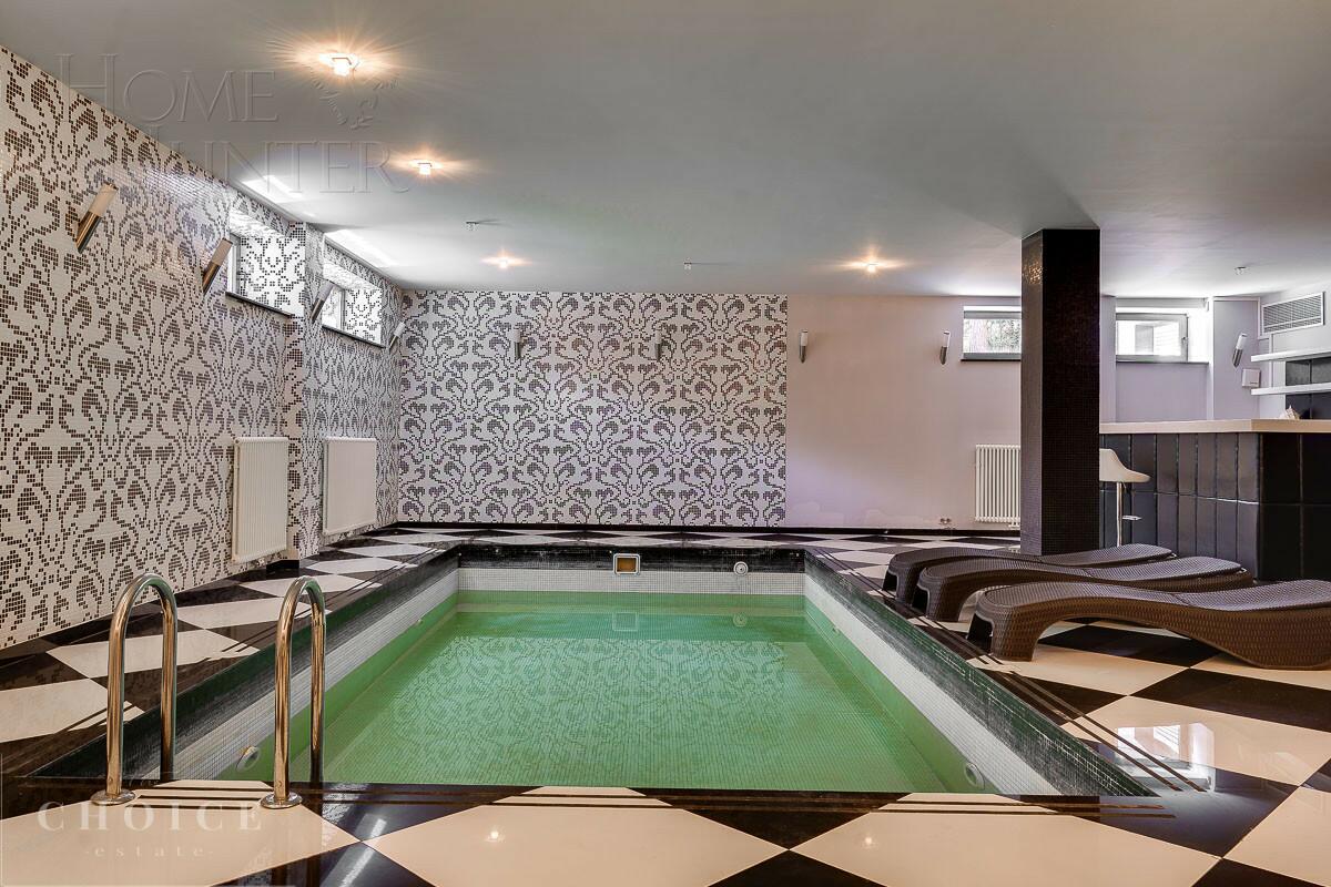 3-этажный коттедж 1 300 м² с отделкой