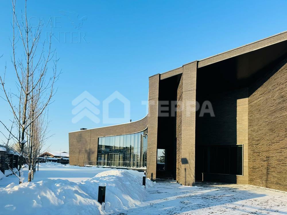 3-этажный коттедж 2 600 м² с отделкой
