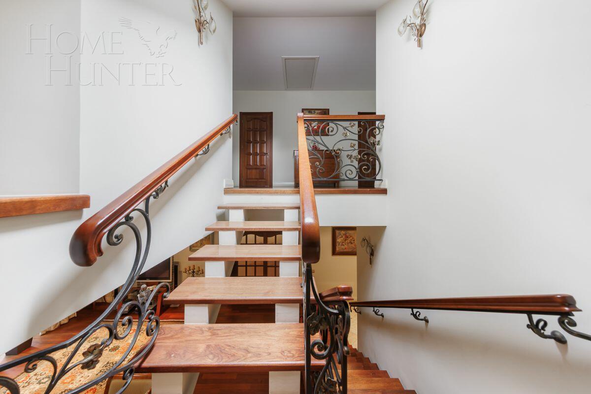 2-этажный коттедж 398.2 м² с отделкой