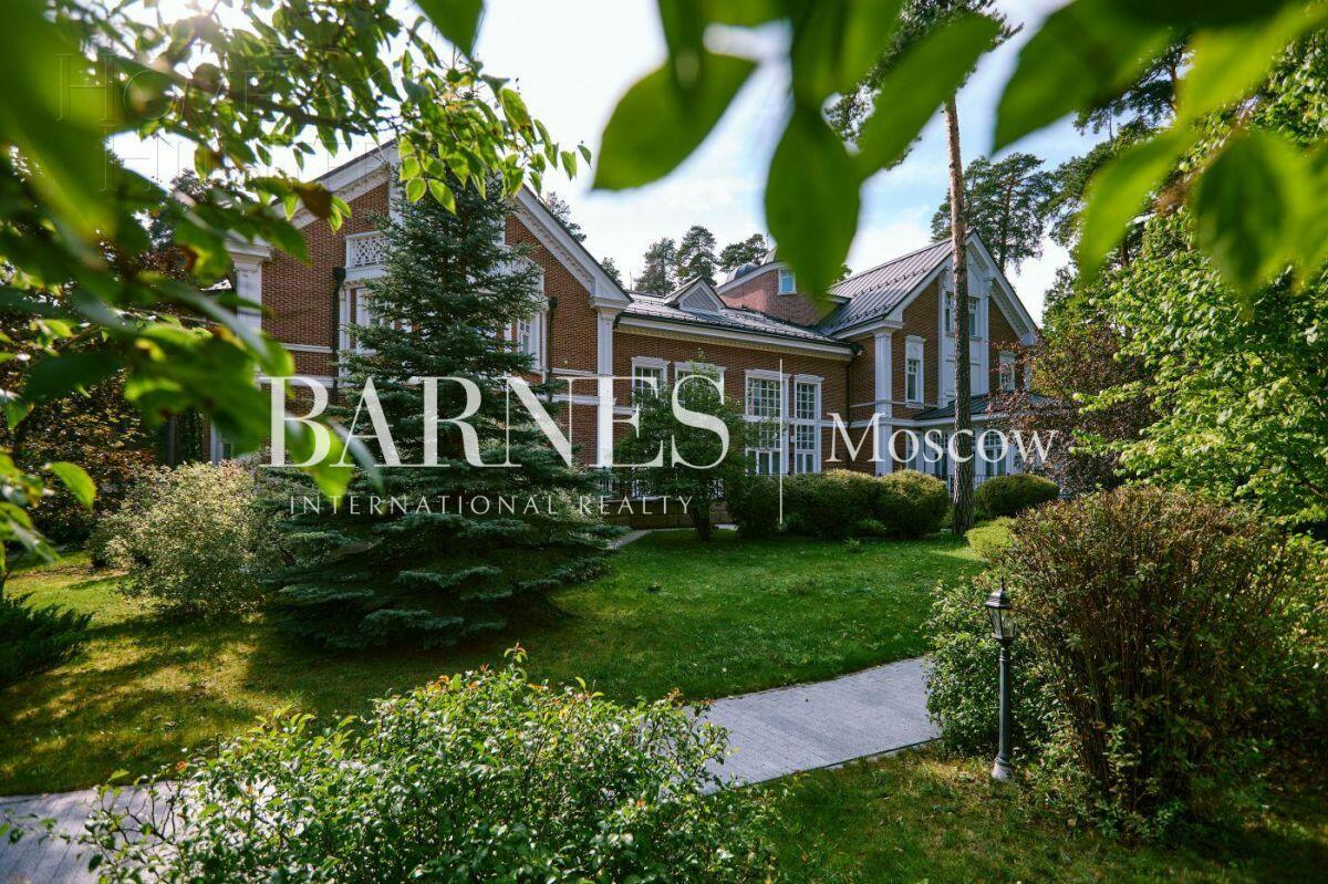 2-этажный коттедж 1 703.4 м² без отделки