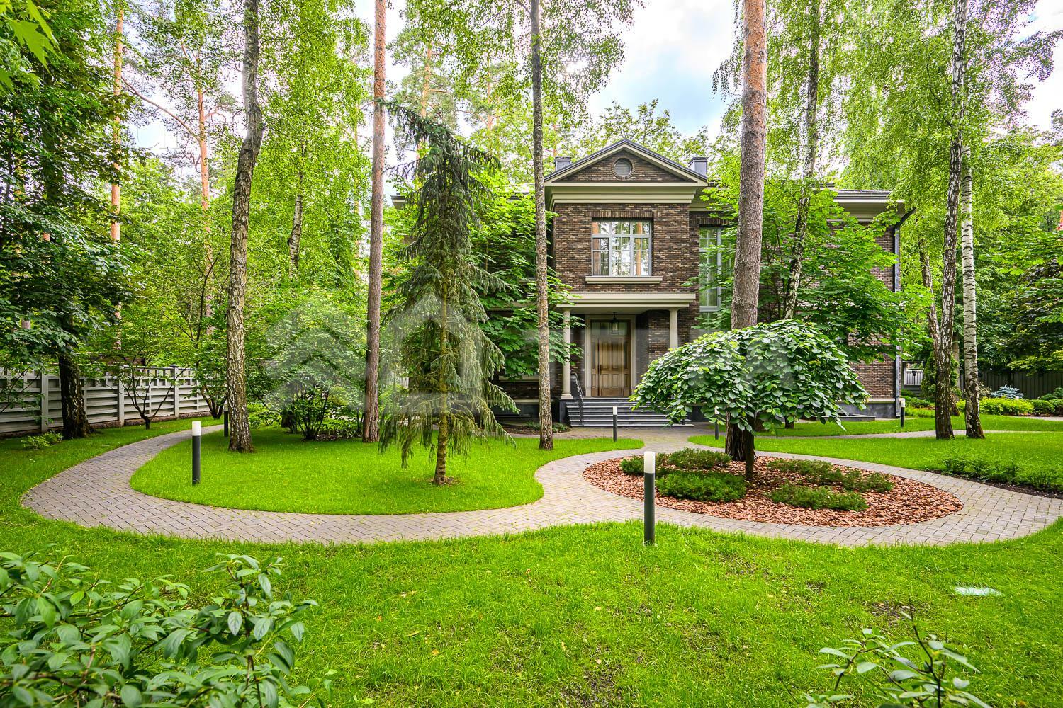 2-этажный коттедж 680 м² с отделкой