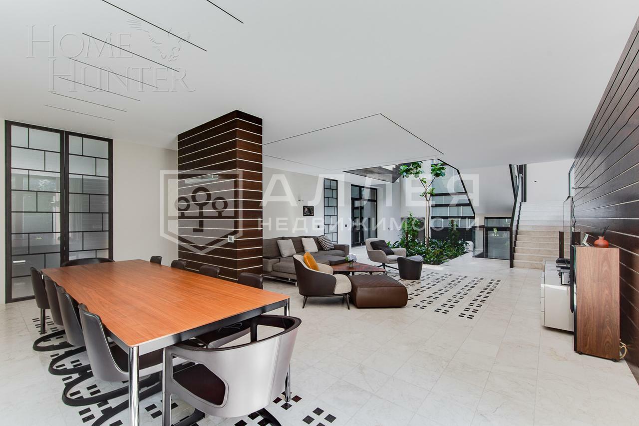 4-этажный коттедж 1 100 м² с отделкой