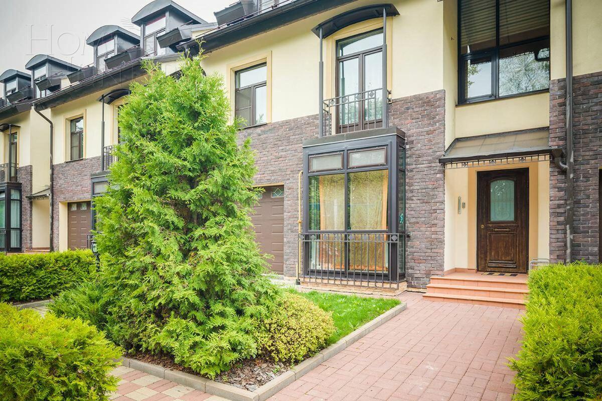 3-этажный таунхаус 350 м² с отделкой