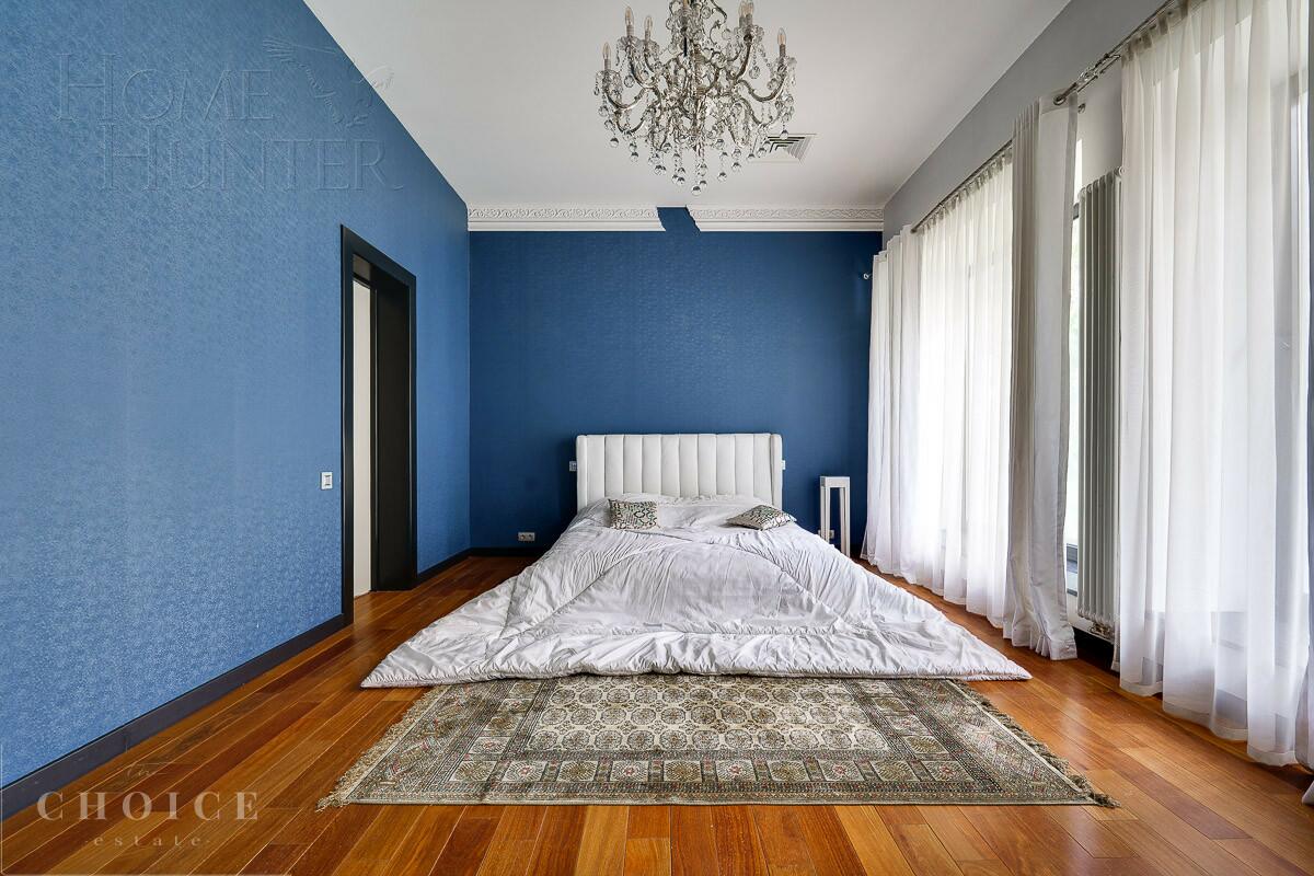 3-этажный коттедж 1 300 м² с отделкой