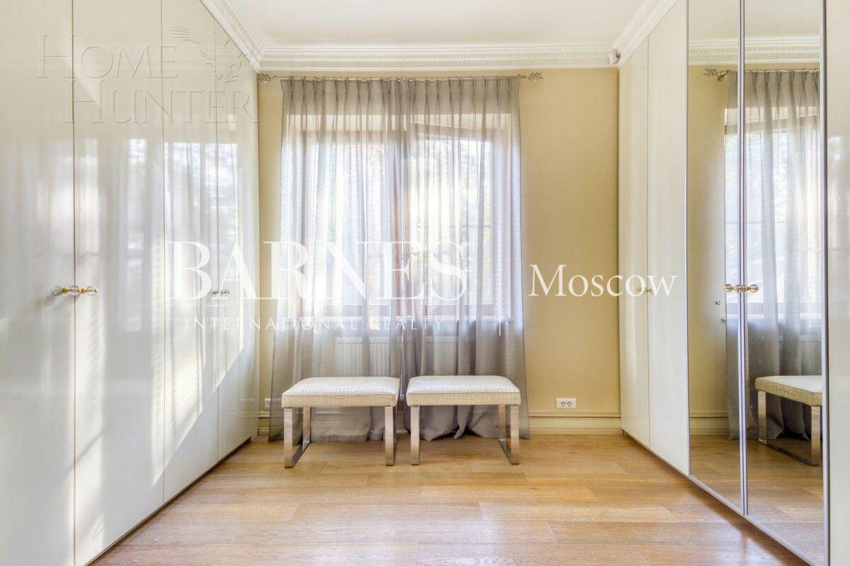 3-этажный коттедж 1 000 м² с отделкой